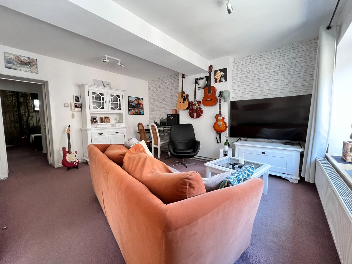 Comfortabel appartement op de 1ste verdieping van een kleinschalige residentie op een steenworp van de historische markt! 