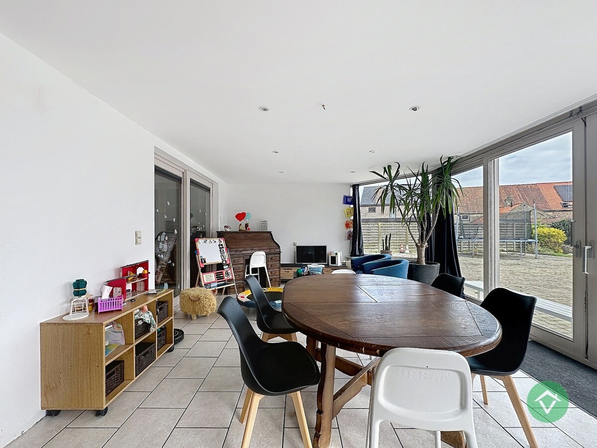 Statige gezinswoning met zonnige tuin, drie slaapkamers en topligging in Leke 