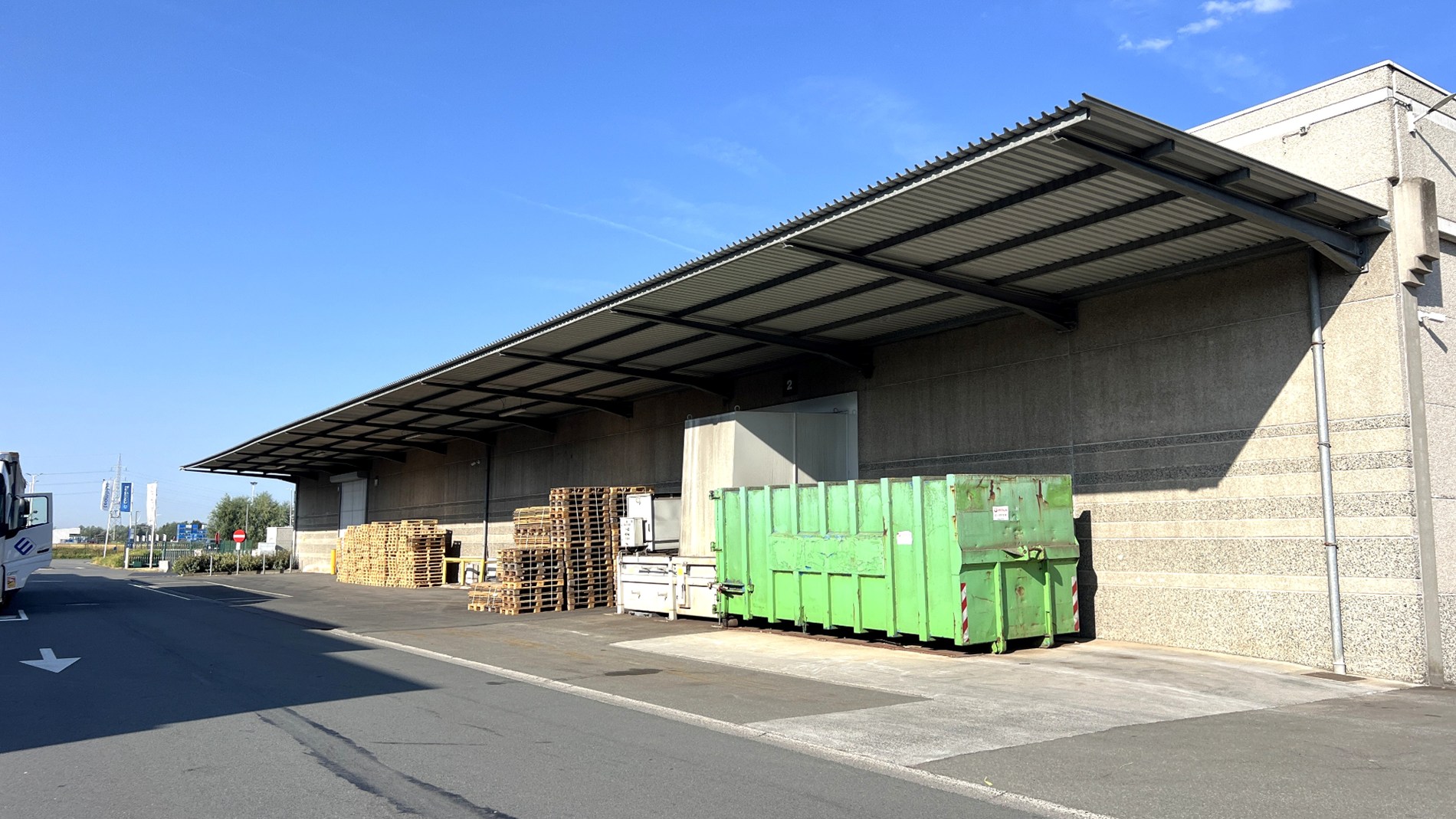 Opslagruimtes met burelen te huur in de haven van Gent