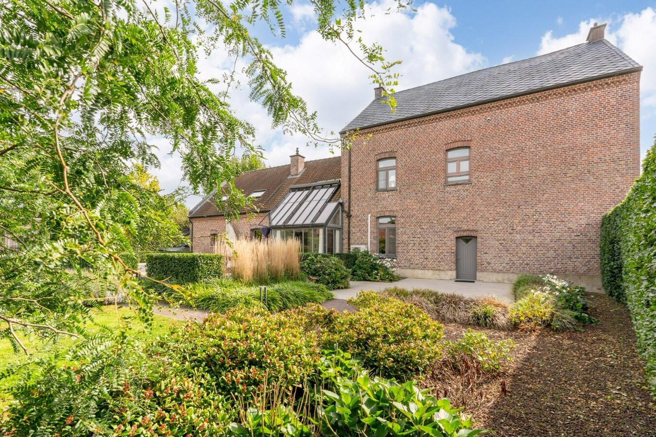 Luxe herenhuis met praktijkruimte in Niel-bij-As 