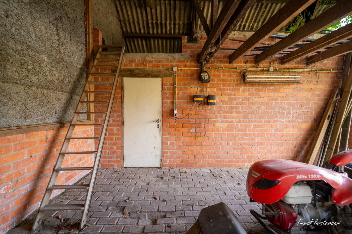 Karakteristieke woning met charmante chalet en paardenfaciliteiten op ca. 9.604 m² te Geel 