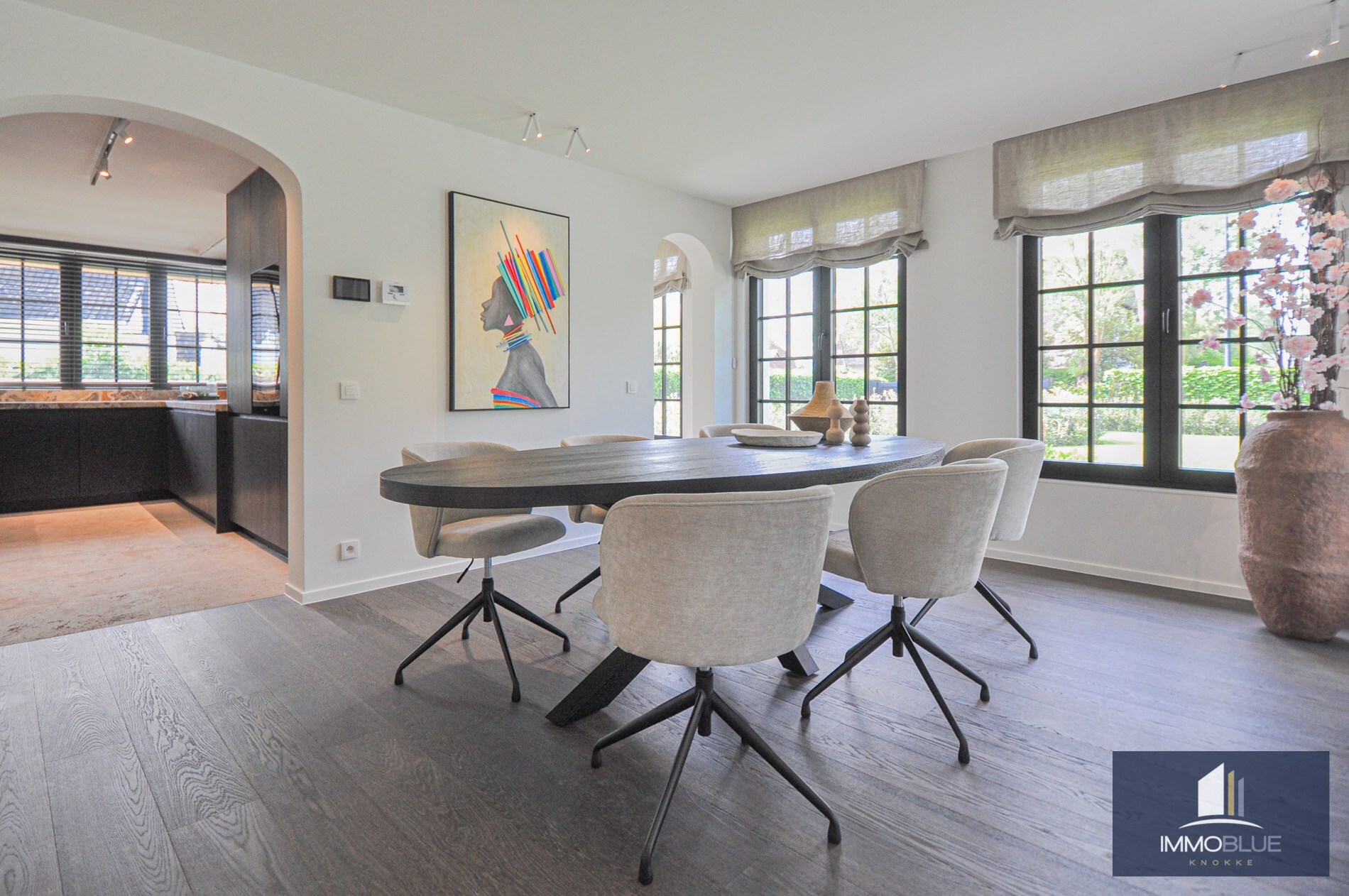 Villa entièrement rénovée située au calme en bordure de la Zoute. 