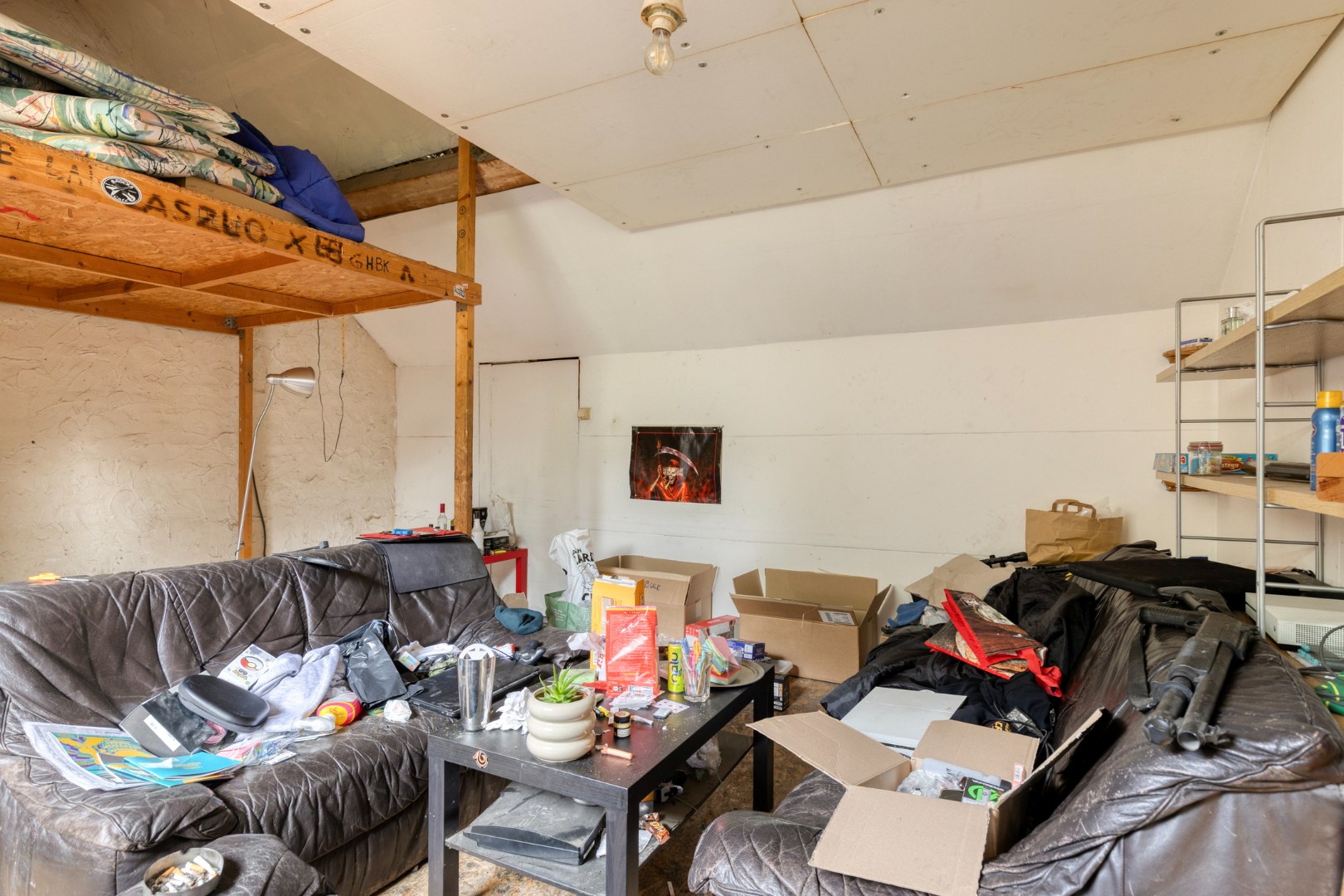 Halfopen bebouwing met 5 ruime slaapkamers, 2 badkamers, garage en tuin in Holsbeek – bewoonbare oppervlakte 214m² 