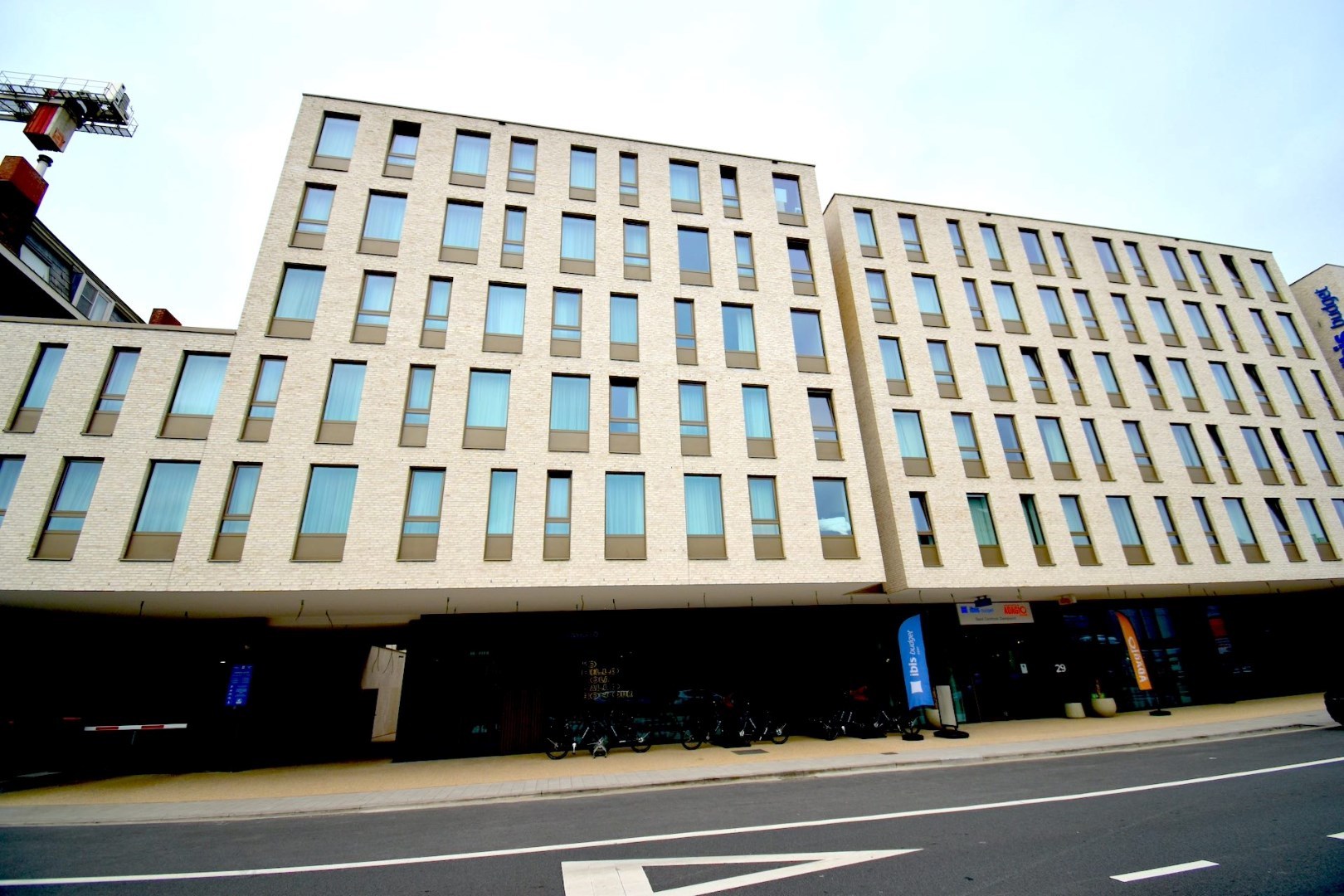 Volledig Ingericht 2 slaapkamerapp. met terras en staanplaats 