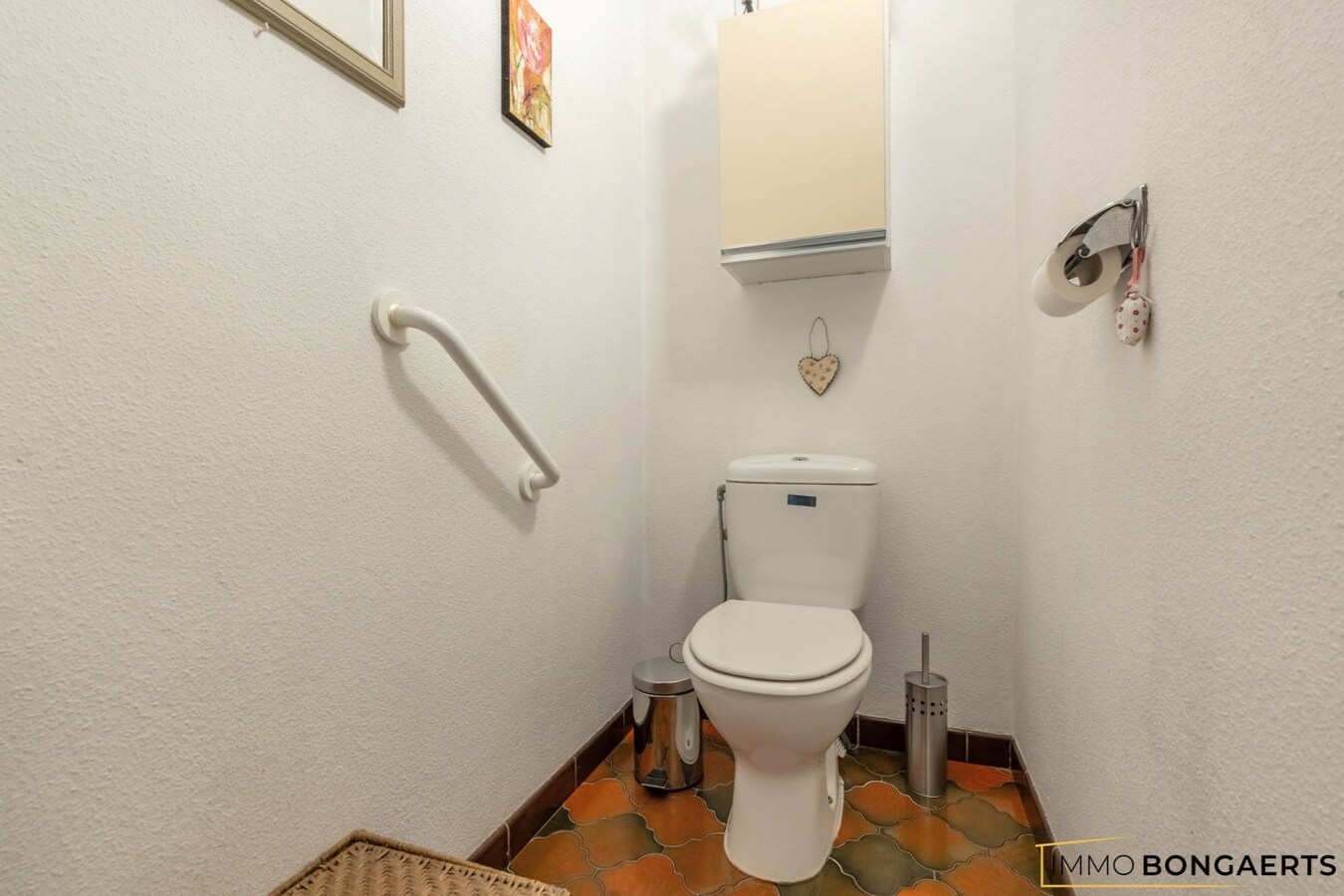 Ruime half open bebouwing met vier slaapkamers op een groot perceel 