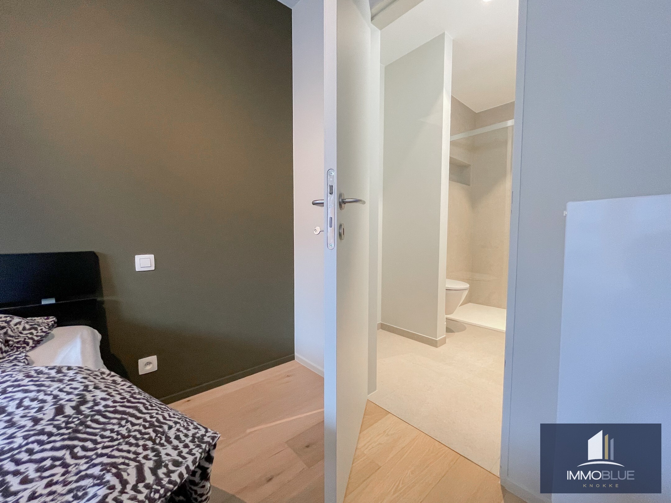 Nieuwbouwappartement met terrassen gelegen in de Paul Parmentierlaan. 