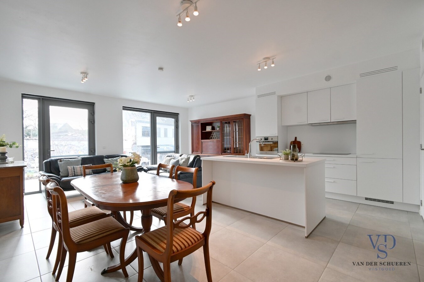 Gelijkvloers appartement met 2 terrassen. 