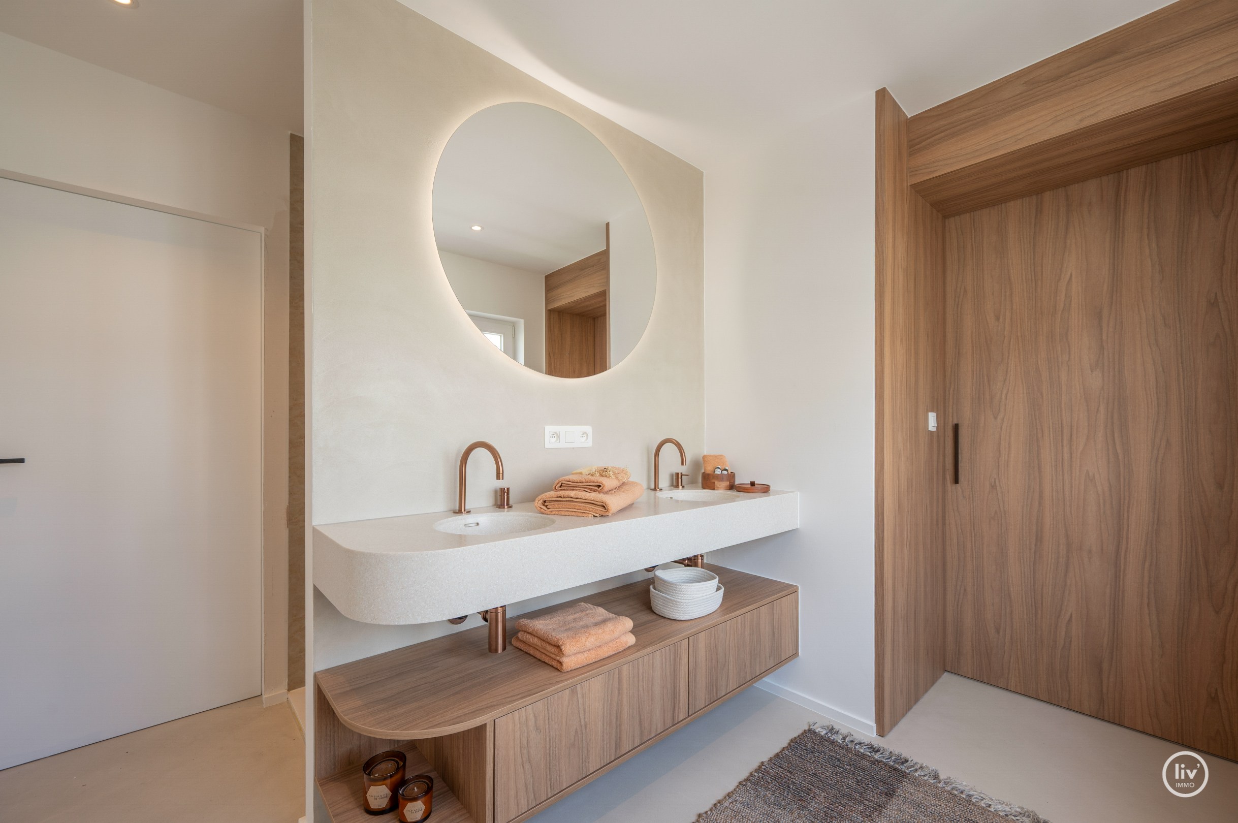 Exclusief gerenoveerde villa op een absolute toplocatie in de Jozef Nellenslaan te Knokke. 