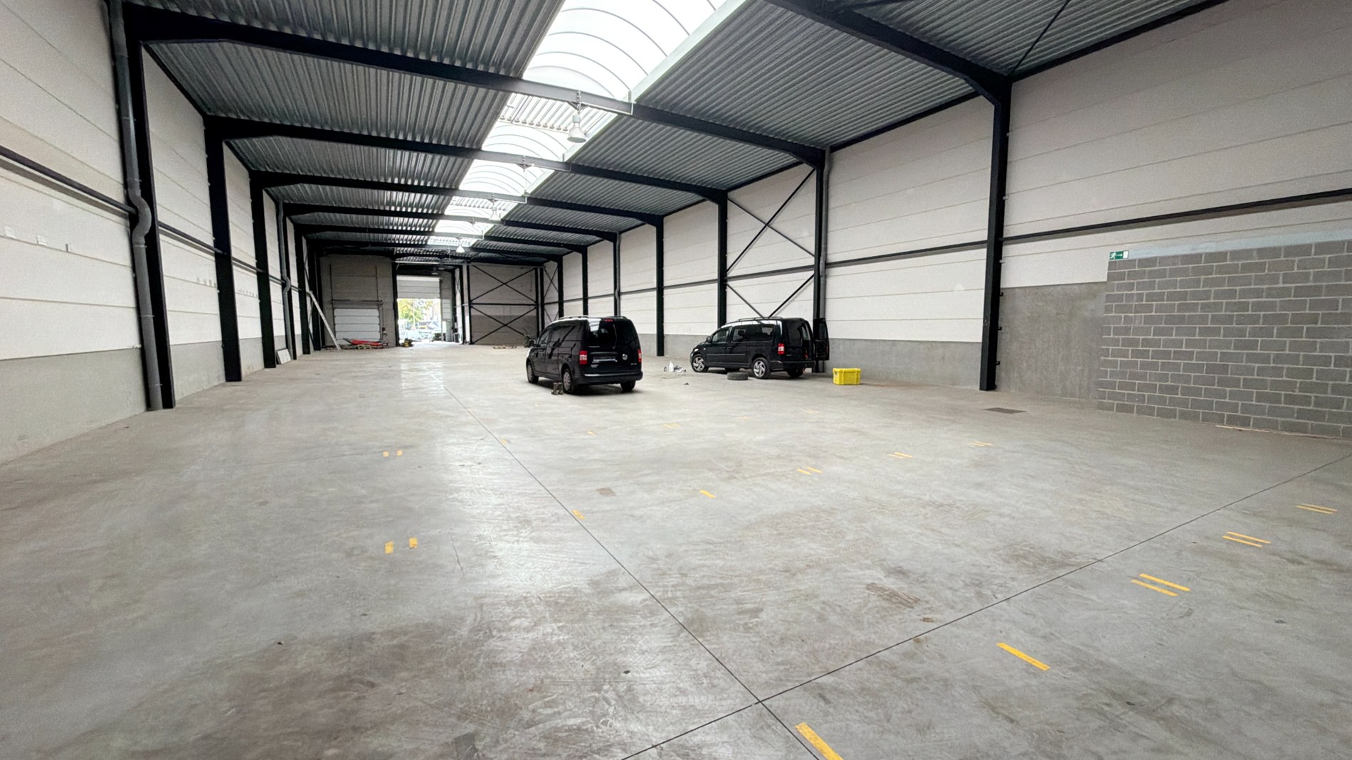 Bedrijfsunits met magazijn en kantoor te huur in Mechelen-Noord