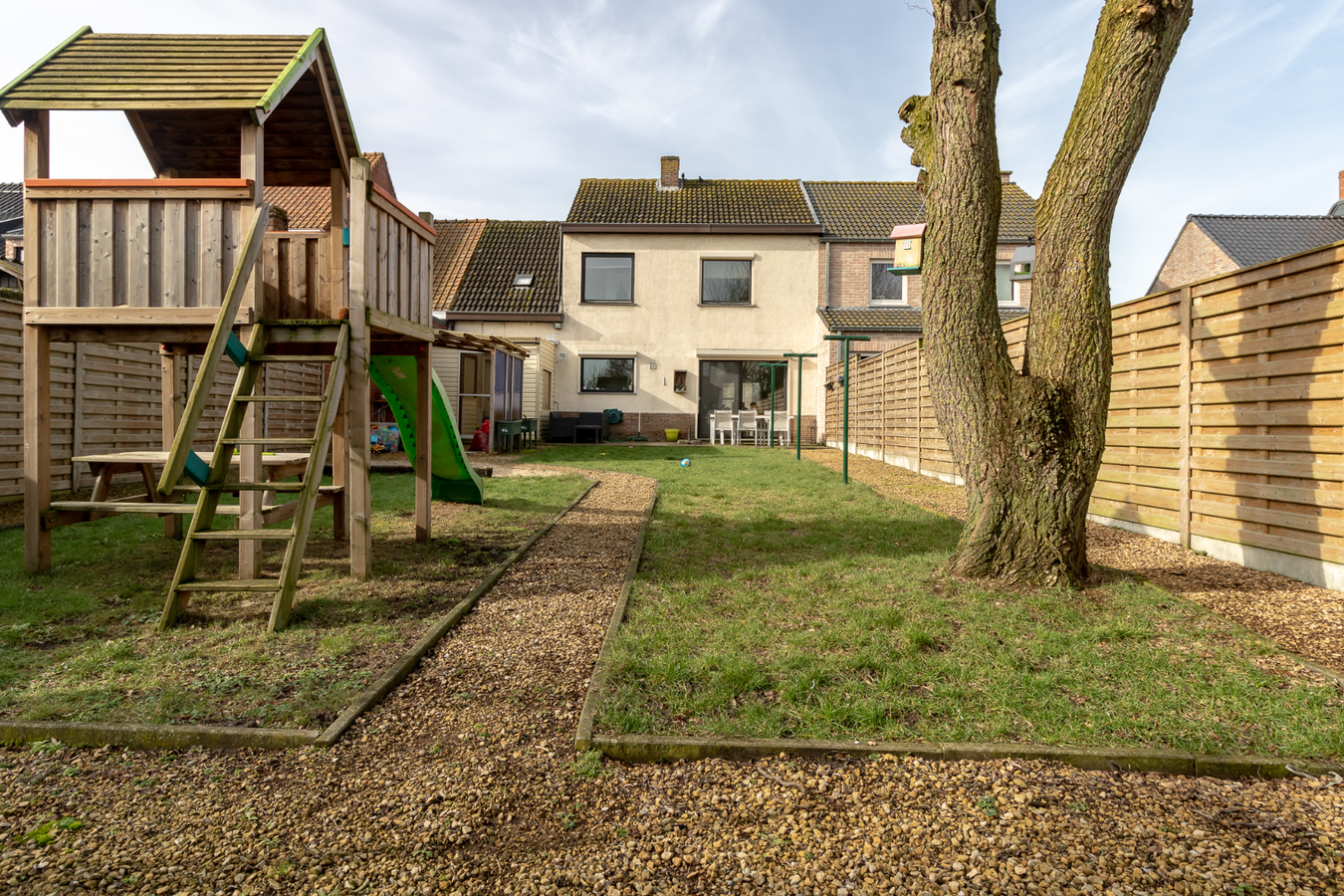 Gezinswoning met 4 slaapkamers en garage op 364m² te Ichtegem 