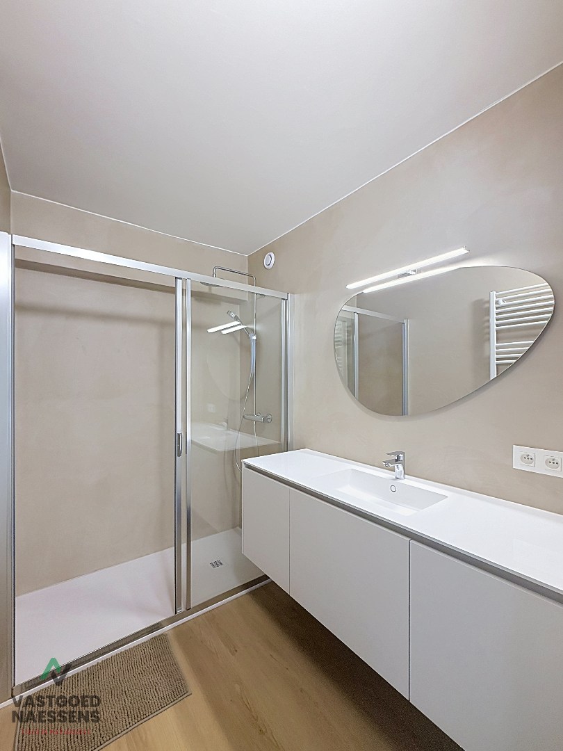 Magnifique appartement rénové de 3 chambres avec vue sur la mer. 
