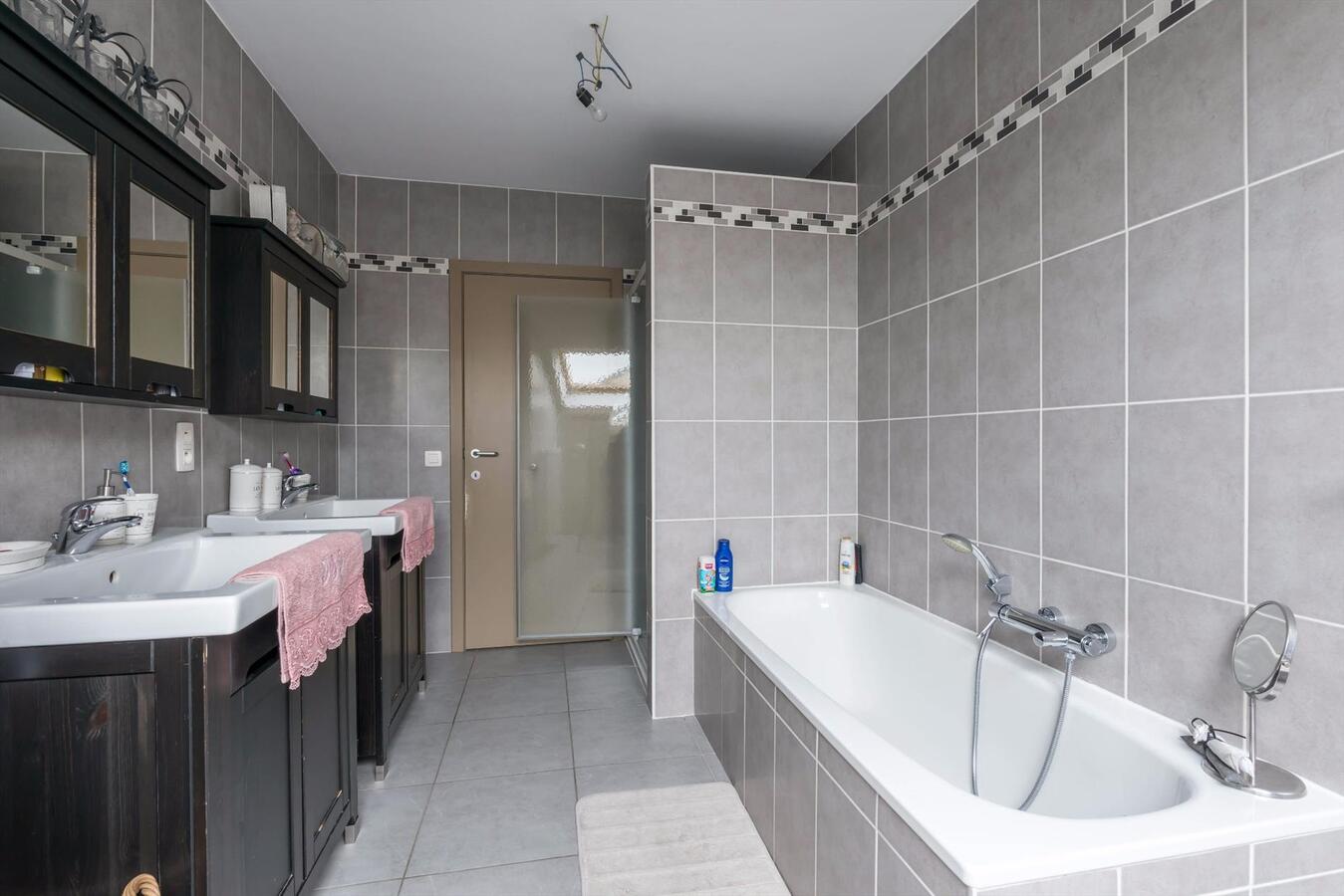 Prachtig afgewerkte halfopen woning met 3 slaapkamers 