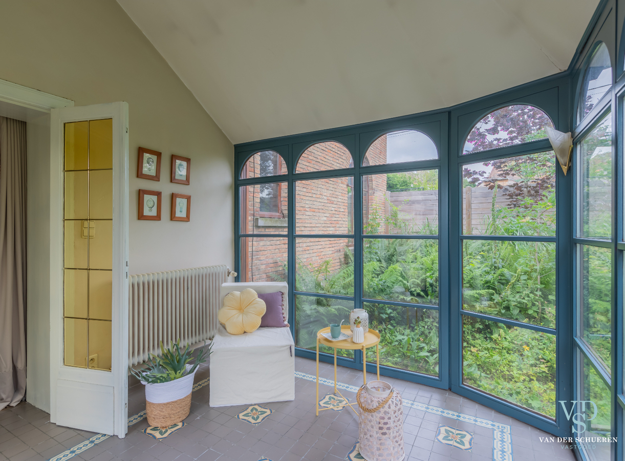 Authentieke herenwoning met atelier / bureau's. 