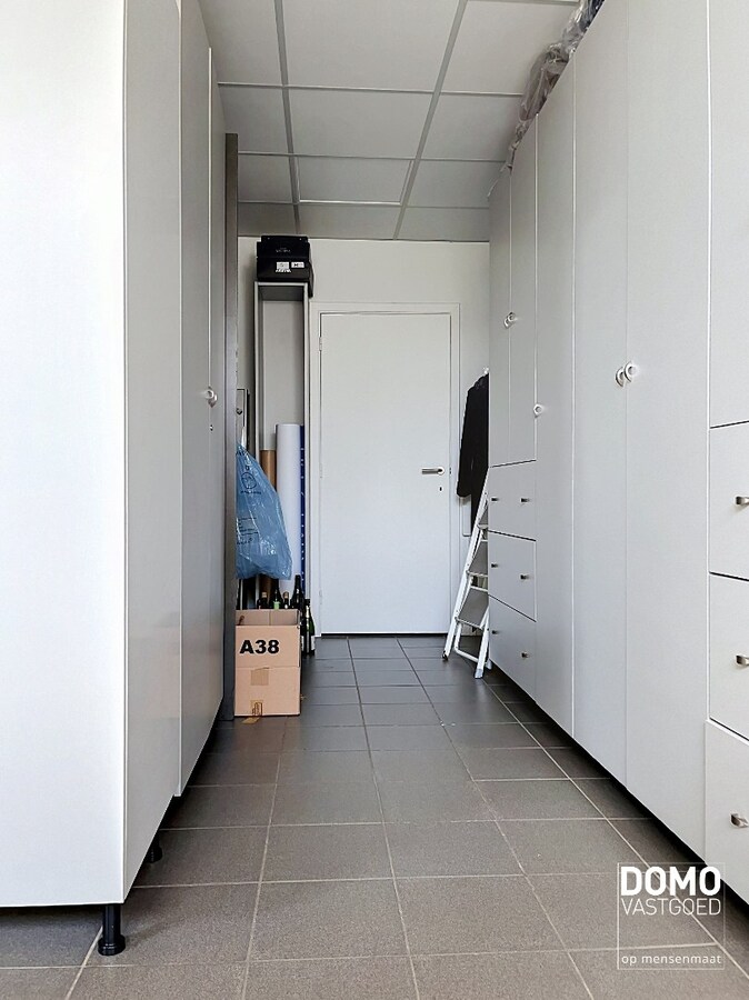 COMMERCIËLE RUIMTE TE HUUR IN HET CENTRUM VAN KERMT 