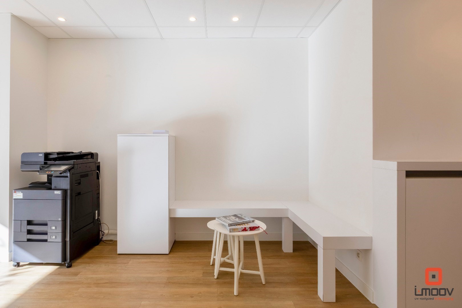 Modern en lichtrijk kantoor op commercieel gunstige locatie 