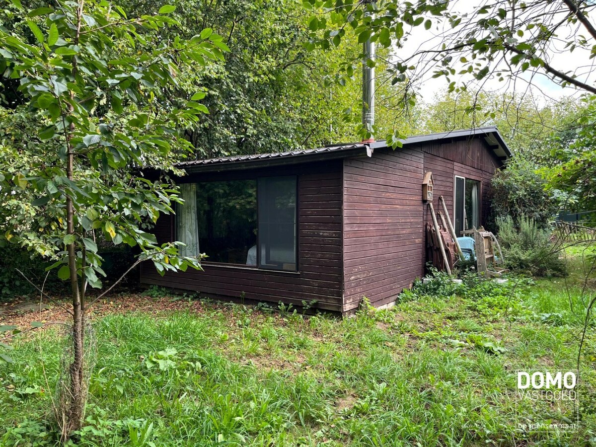 UNIEK DOMEIN MET OFF-GRID VAKANTIEWONING, SCHUUR EN 2 VIJVERS OP 1 HA 41 A 