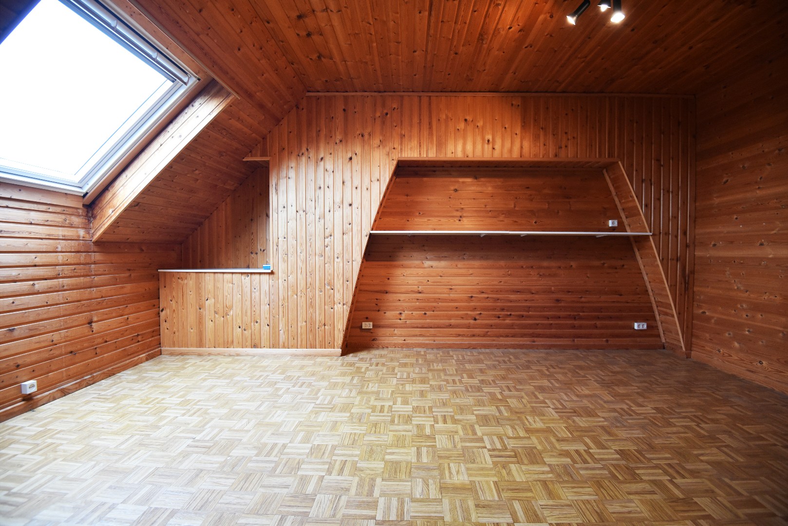 Woning met 3 slaapkamers en garage  nabij centrum Eeklo 