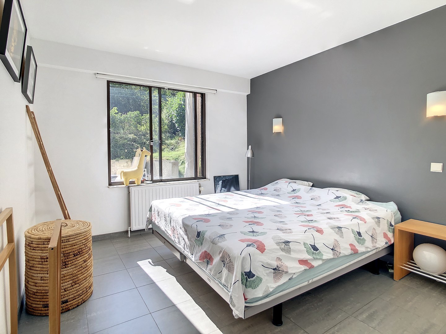 Goed gelegen gerenoveerd appartement met twee ruime slaapkamers, terras (25 m²) en garagebox - bewoonbare oppervlakte 73 m² 