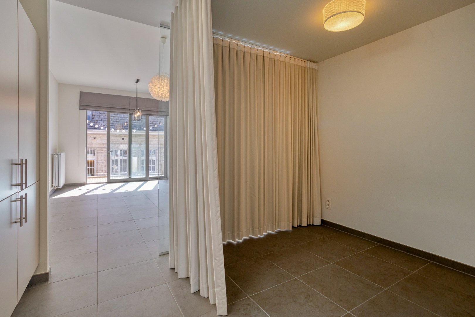 Studio met ruim terras, ondergrondse autostaanplaats en private kelderberging in Leuven! - EPC 60 kWh/m² - bewoonbare opp. 47 m² 
