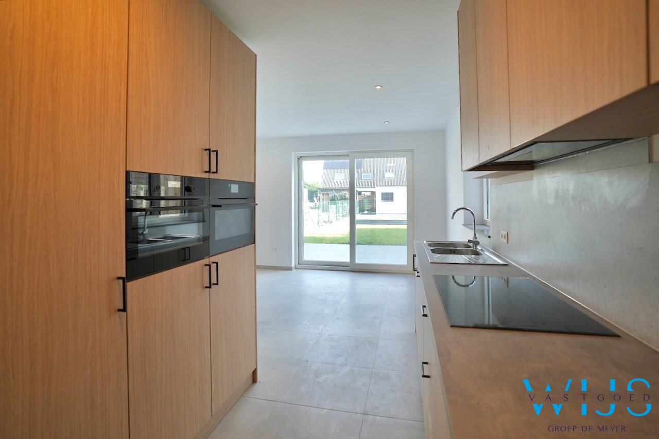 Volledig gerenoveerd woonhuis in hartje Kaprijke ! 