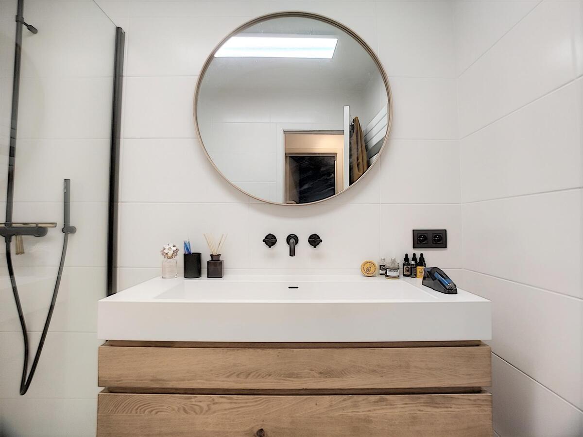 Knap, zeer lichtrijk woonappartement - Heist 