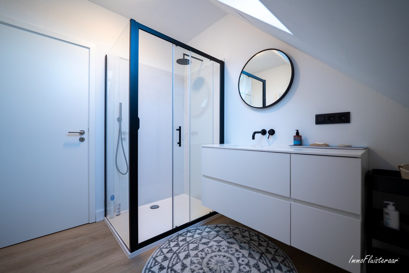 Karakteristieke villa met paardenaccommodatie op ca. 9.680 m2 te Tisselt (Willebroek) 