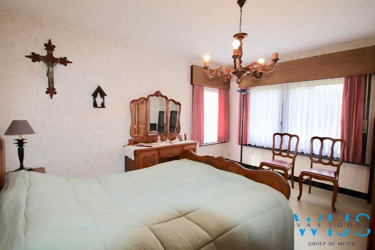 Stevige gezinswoning op SUPER locatie te Eeklo! 