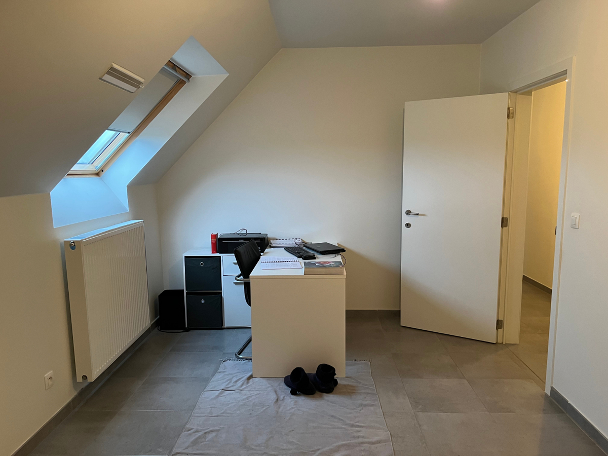 Bijzonder ruim én eigentijds dakappartement. GEEN VASTE KOSTEN ! 