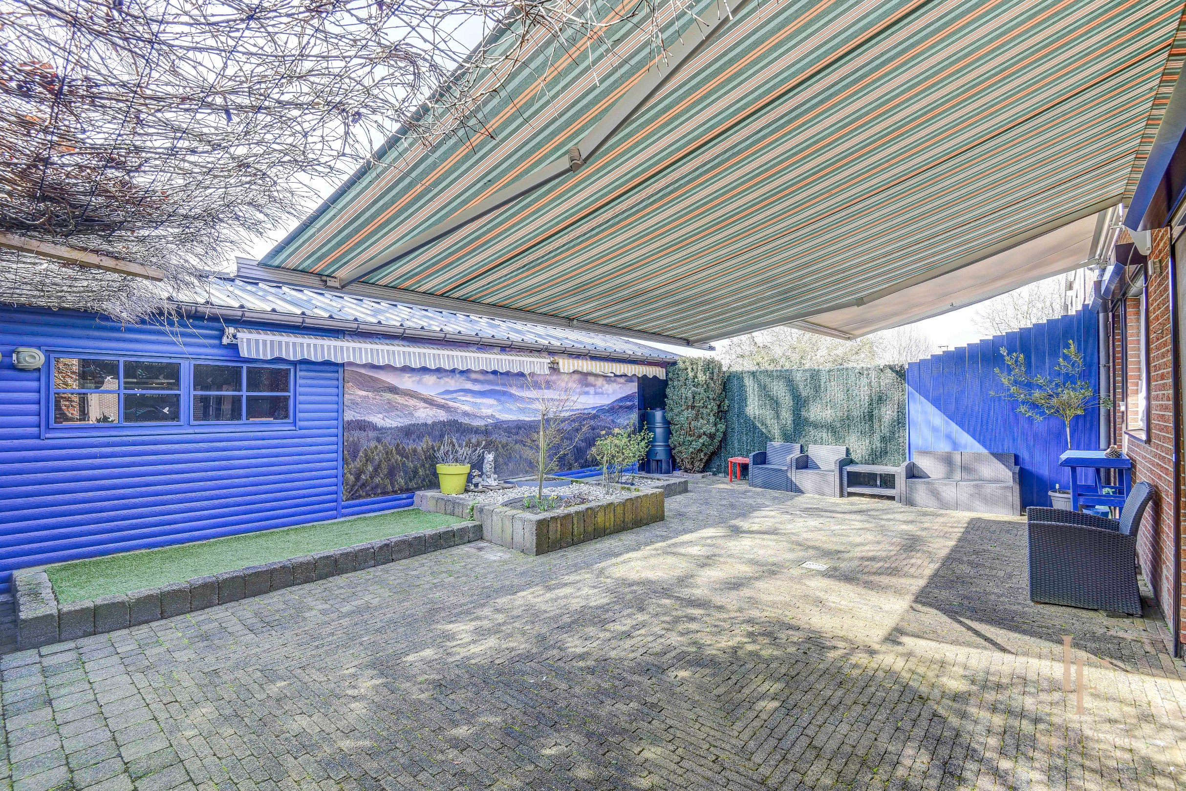 Charmante gezinswoning met groot terras en tal van mogelijkheden! 