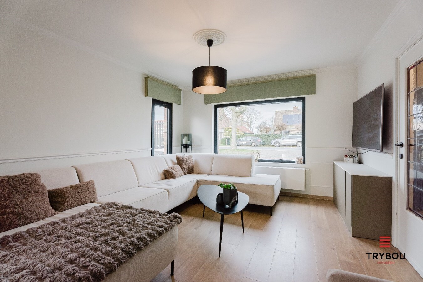 Verrassend ruime, lichtrijke woning op ruim perceel van 722m² te Jabbeke 