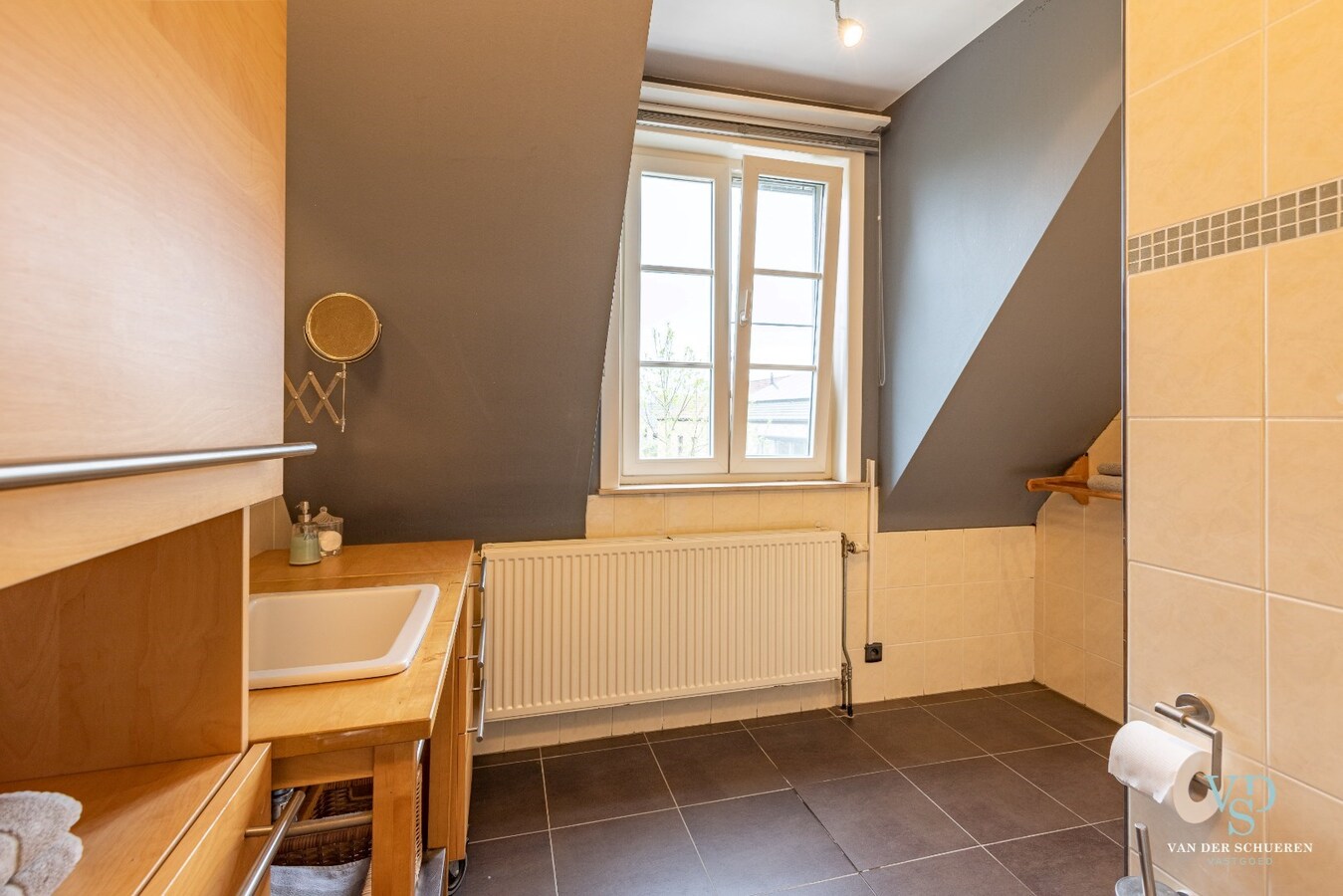 Ruim en stijlvol wonen in hartje Gavere. 