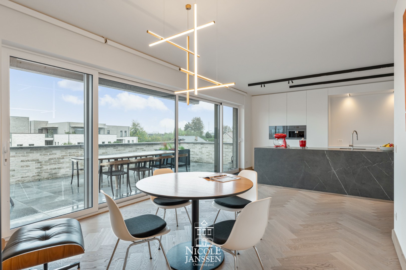 Een tweede eetruimte aansluitend bij de keuken