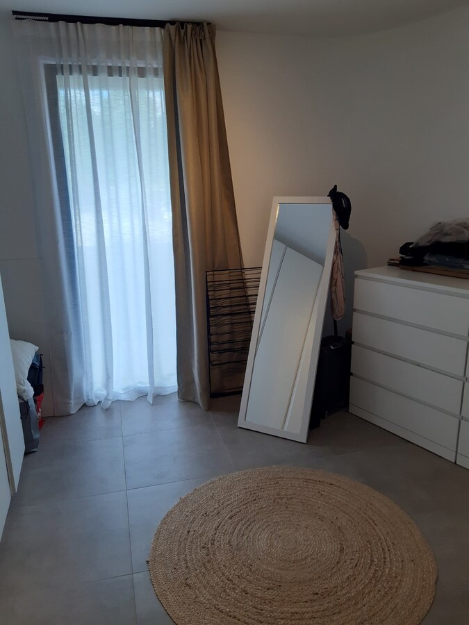 Gelijkvloers appartement met terras. 