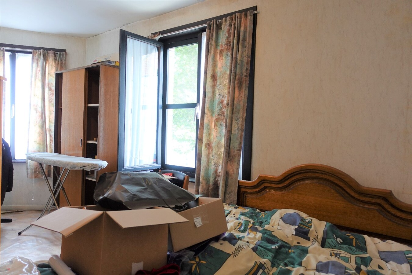 Te renoveren hoekwoning in hartje Gistel 