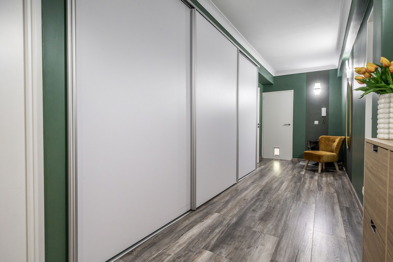 Ruim appartement (125 m²) met 3 grote slaapkamers. Centrum Genk! 