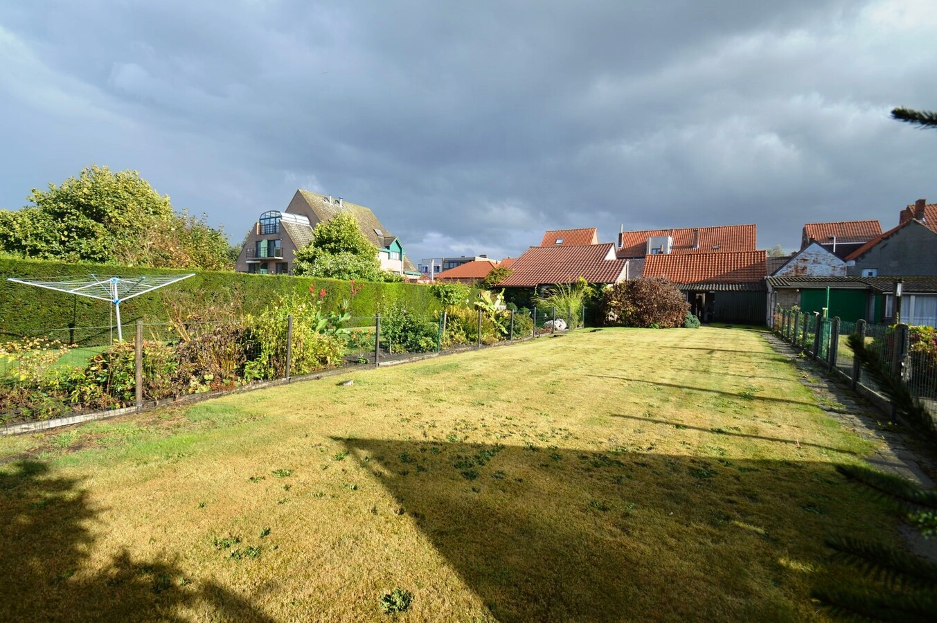 Volumineuze woning met garage vlakbij het centrum - Zelzate 