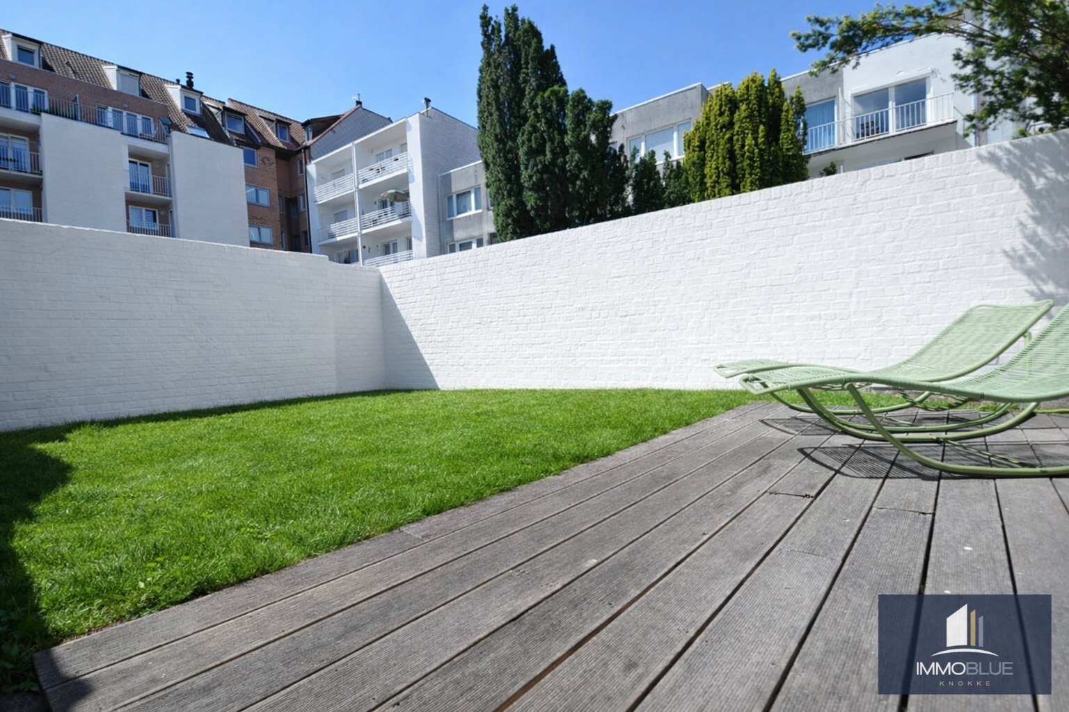 Appartement avec jardin situé au calme, à proximité de l’Avenue du Zoute. 