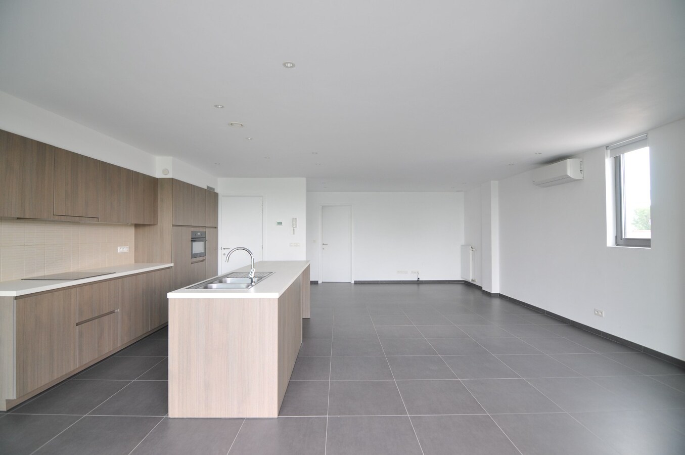 Modern appartement met 2 slaapkamers, ruim terras en airco 