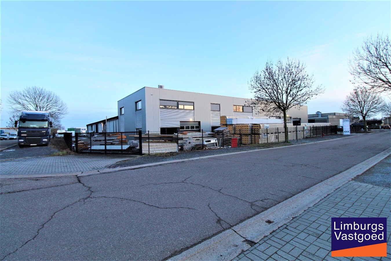 TRUDONIS - KMO UNIT 1 - 134 m² - sectionaal poort - nabij N79 