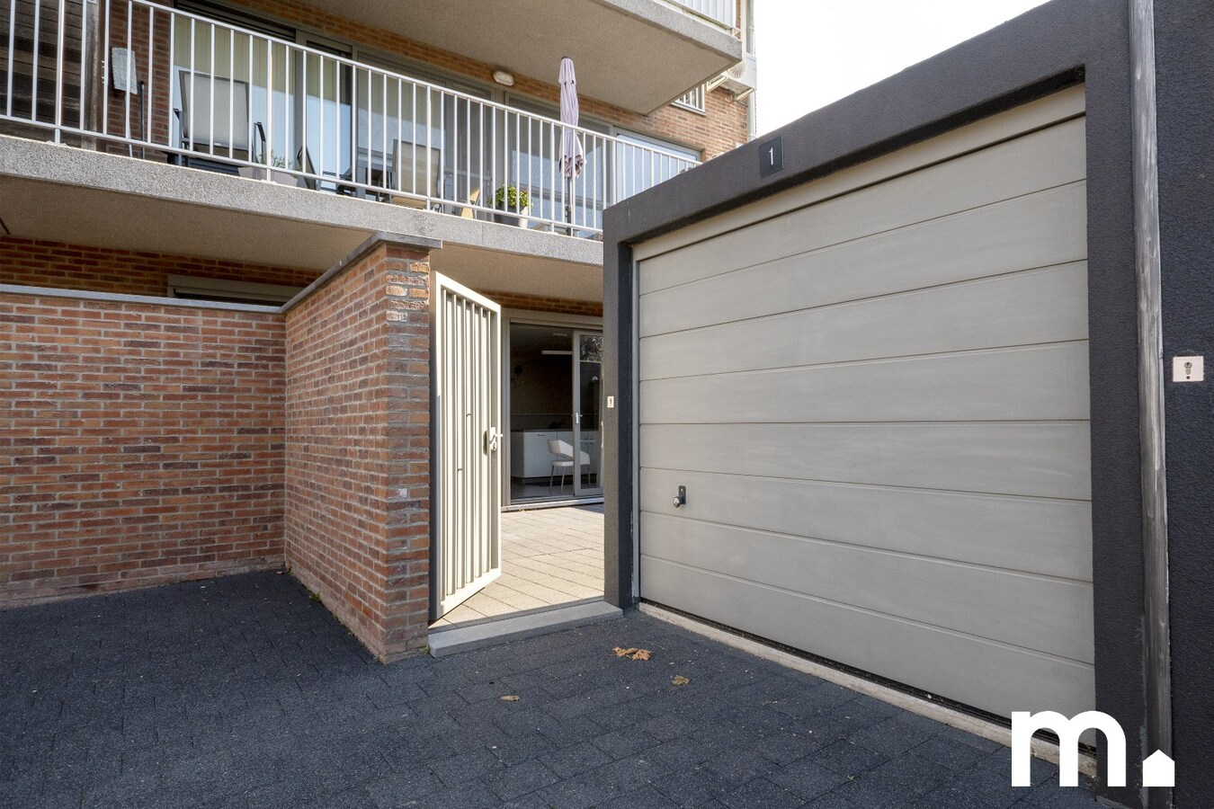 Instapklaar gelijkvloers appartement met garage te koop in Geluwe ! 