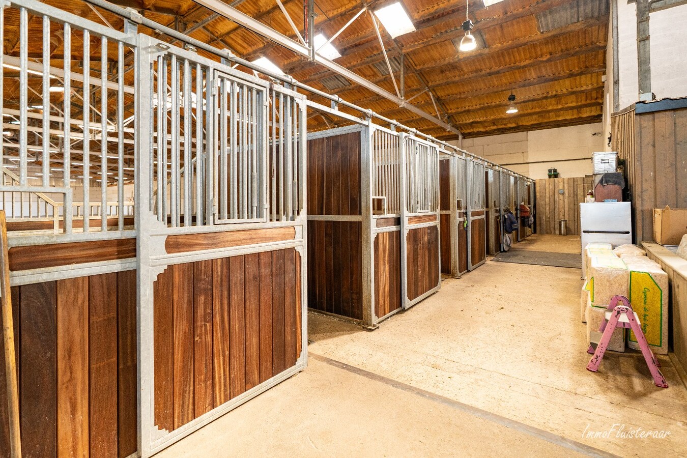 Complete paardenaccommodatie met studio op ca. 1,1ha te Bree 