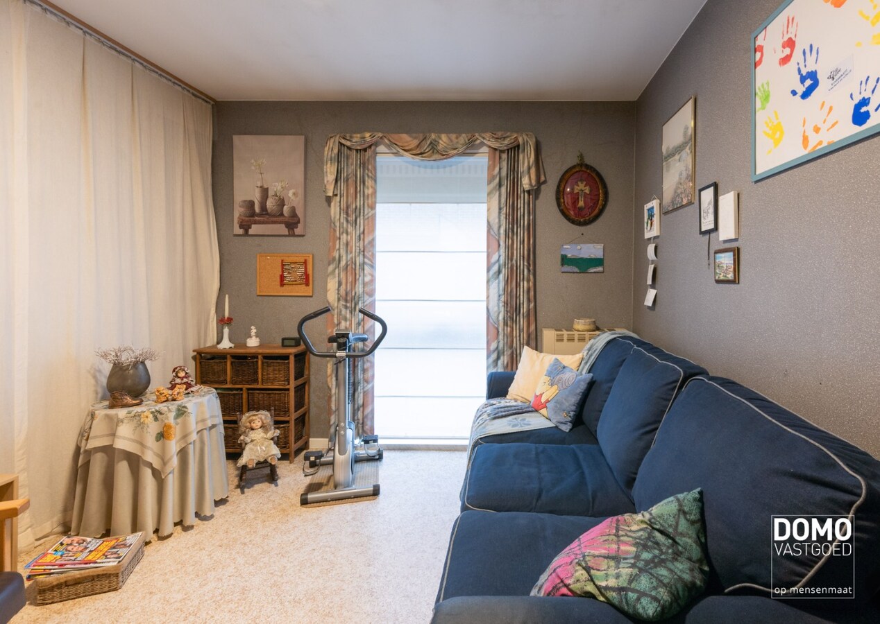 DEELS GERENOVEERDE WONING MET 3 SLAAPKAMERS, GARAGE EN RUIME TUIN TE KOOP IN KERMT 