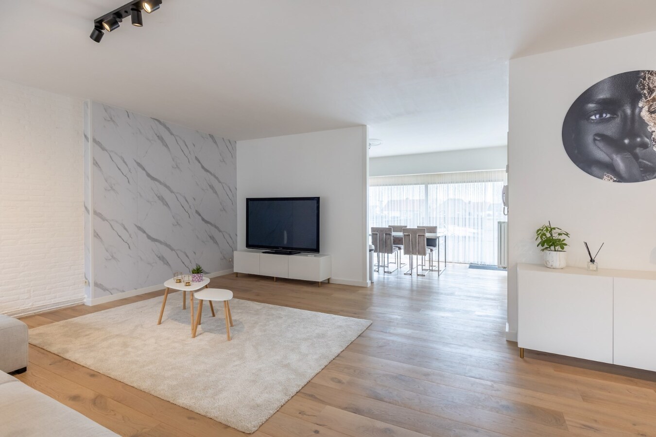 Modern en comfortabel gerenoveerd appartement op de eerste verdieping in het centrum van Neeroeteren 