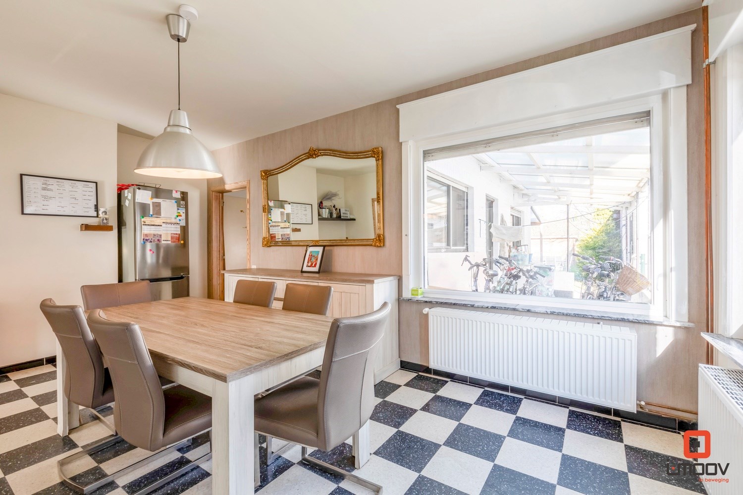 Ruime eengezinswoning met prachtige tuin en garage 