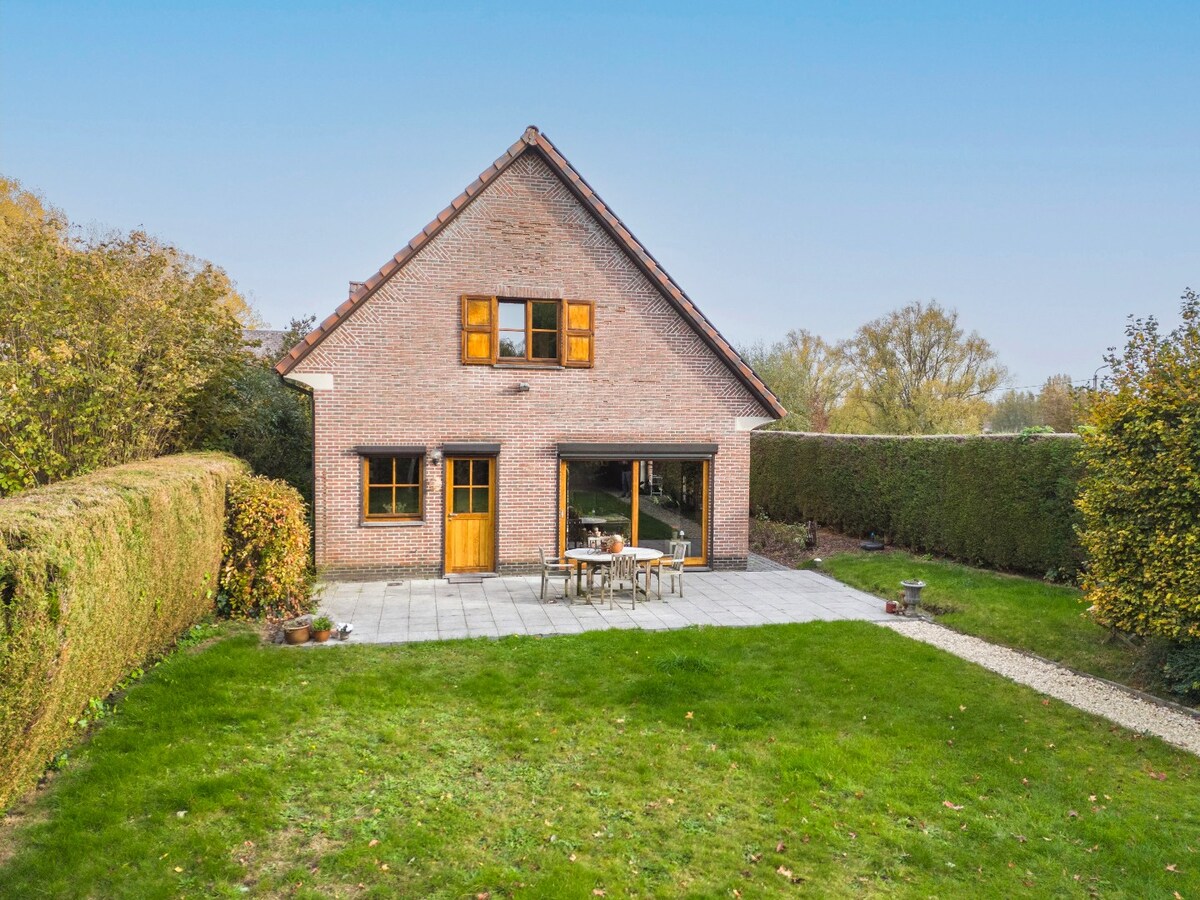 Energiezuinige (EPC 47) en instapklare OB op uitstekende ligging te Mere 