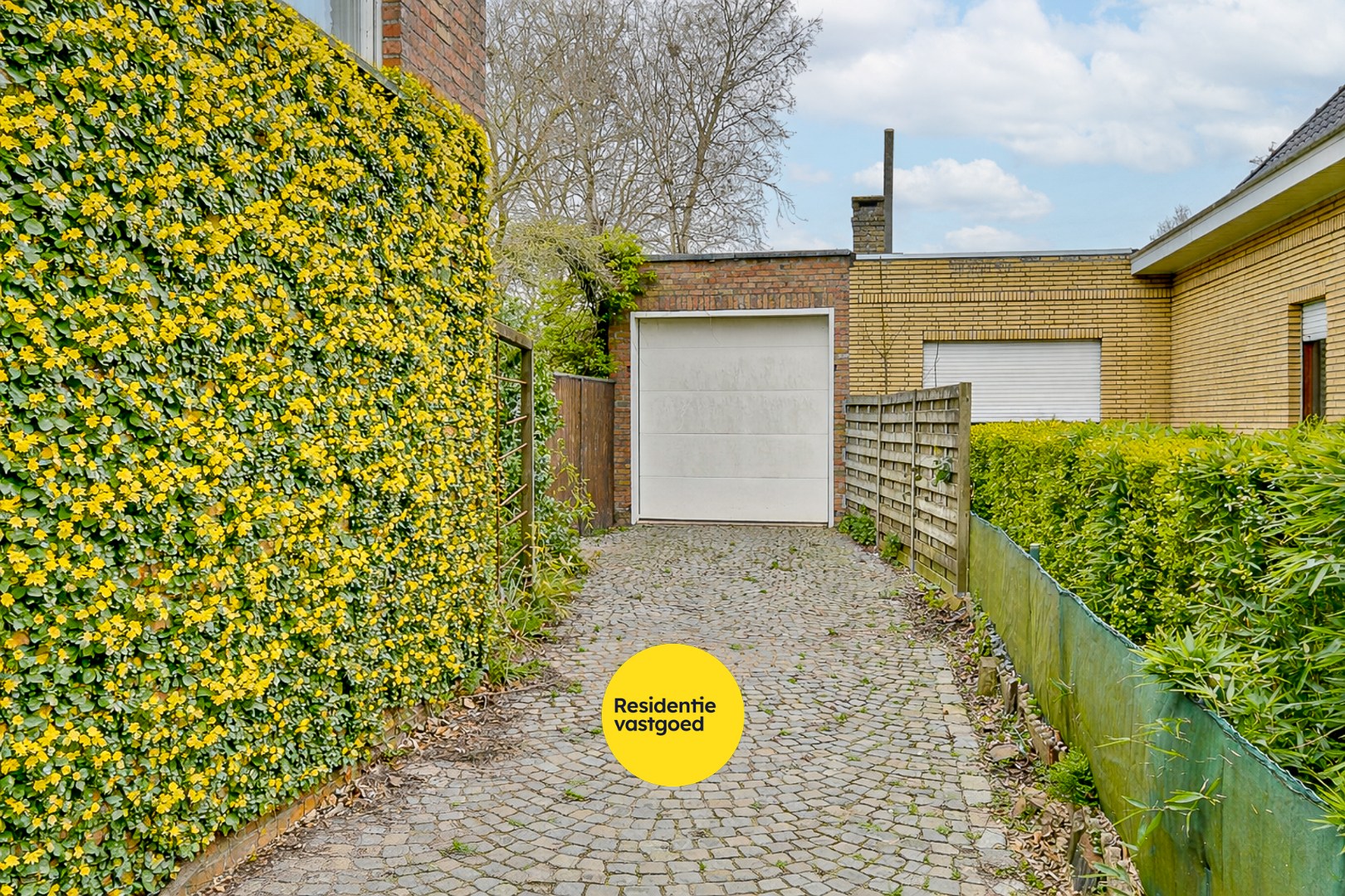 Te renoveren open bebouwing op ruim perceel van 1.300 m² met tal van mogelijkheden 