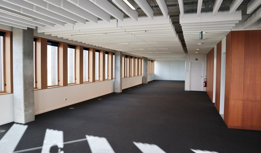 Duurzaam kantoorgebouw met faciliteiten aan R14 in Geel