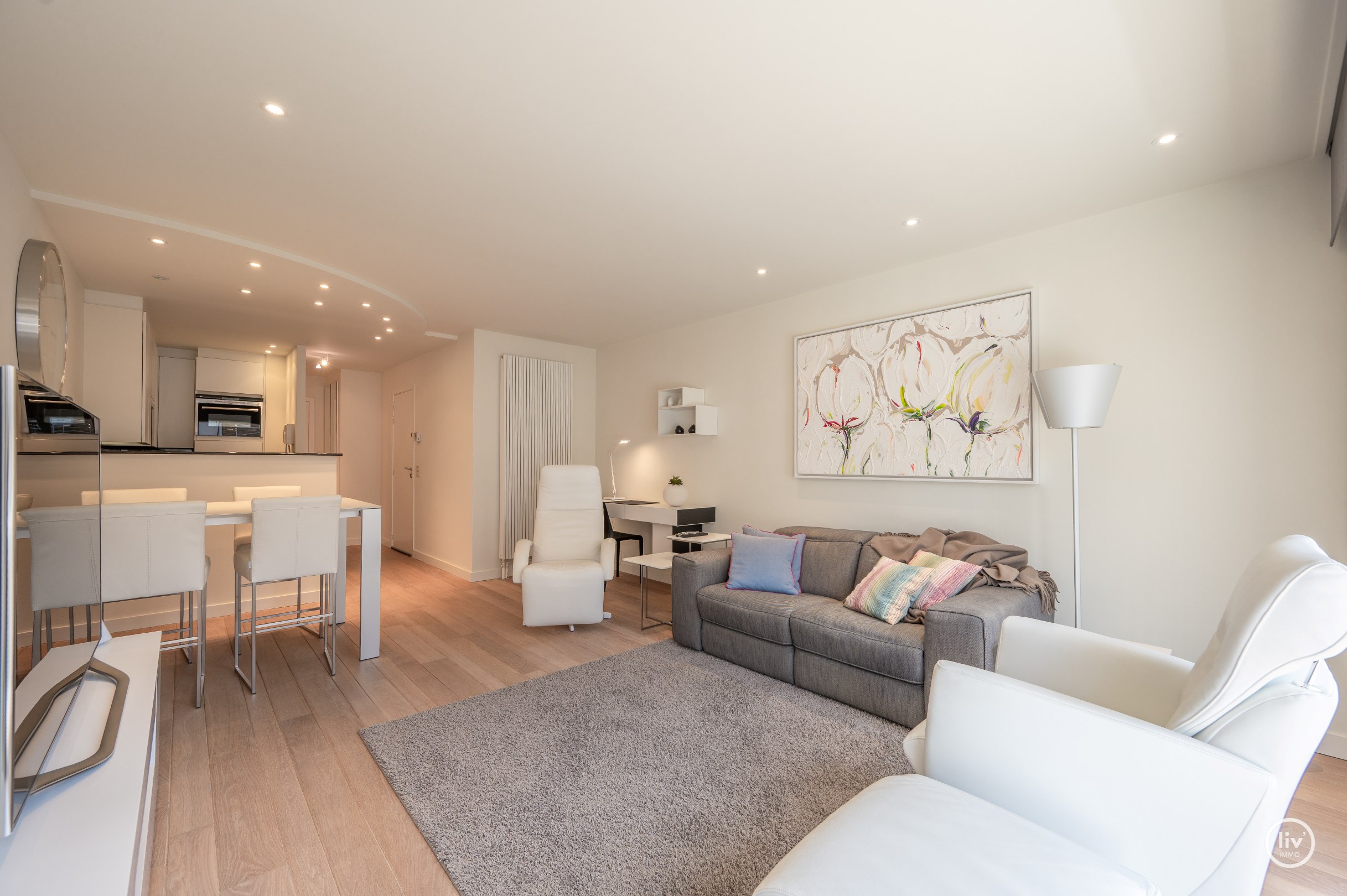 Bel appartement avec une grande terrasse ensoleillée situé dans une rue calme de l'avenue Dumortier. 