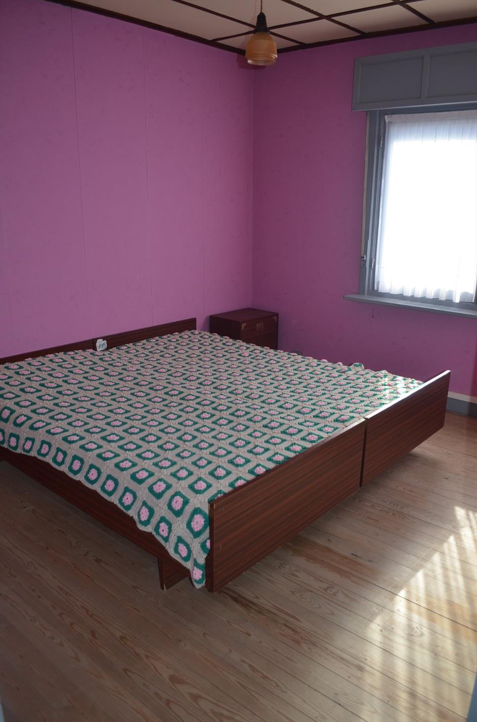 Te renoveren HoB met 3 slpks, garage en tuin gelegen te centrum Maldegem 