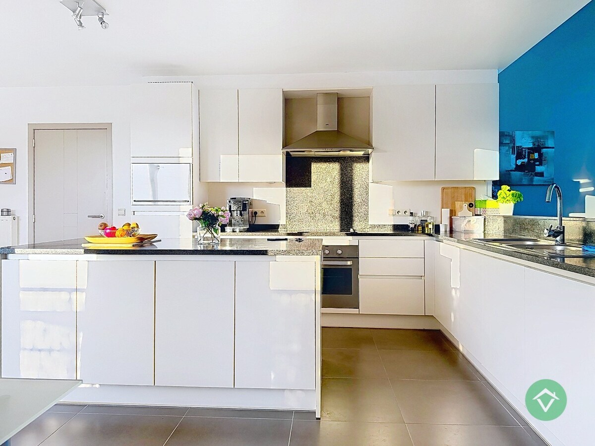 Luxe villa-appartement met dubbele garage en prachtig uitzicht in Koekelare 